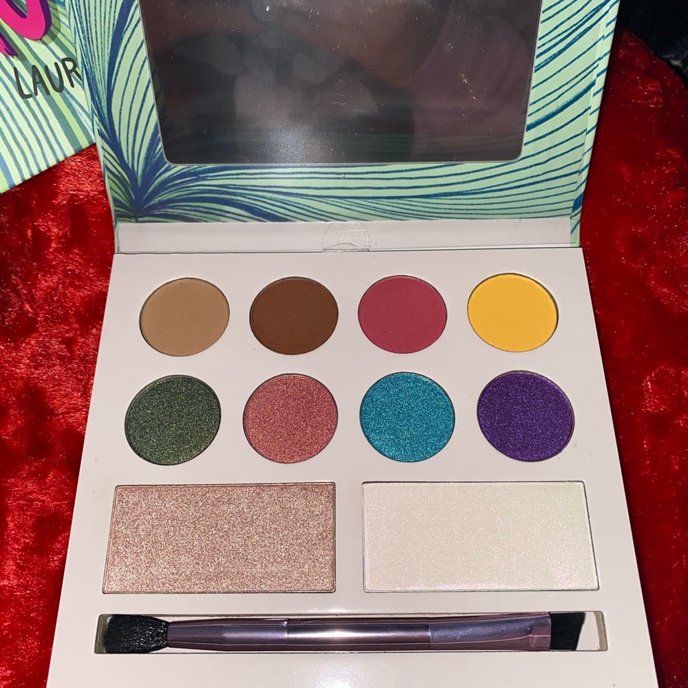 Laura Sanchez eyeshadow palette